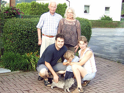 © Bio mit Gesicht Betriebsleiterfamilie mit Eltern
