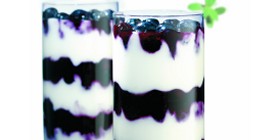 © tegut... Zwei Dessertgläser