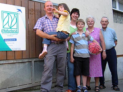 © Bio mit Gesicht Betriebsleiter mit Familie und Eltern