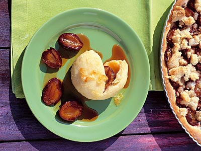 Teller mit Zwetschgenknödel, Kuchen